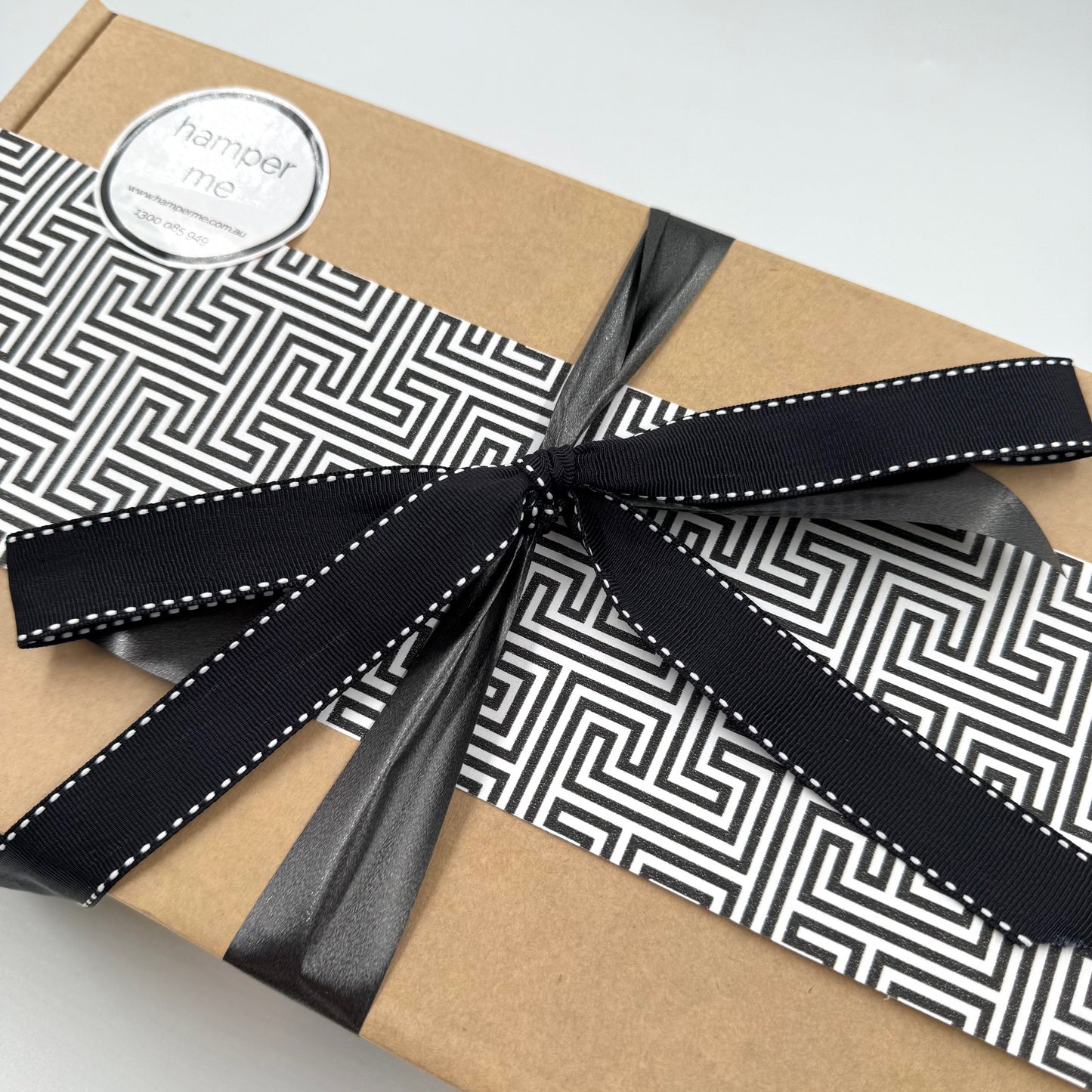 Wine & Nibbles Gift Hamper